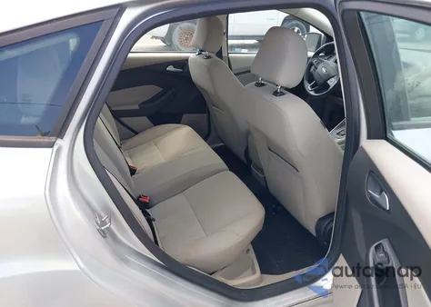 2016 Ford Focus Se z USA, uszkodzony, nr VIN 1FADP3K25GL266254